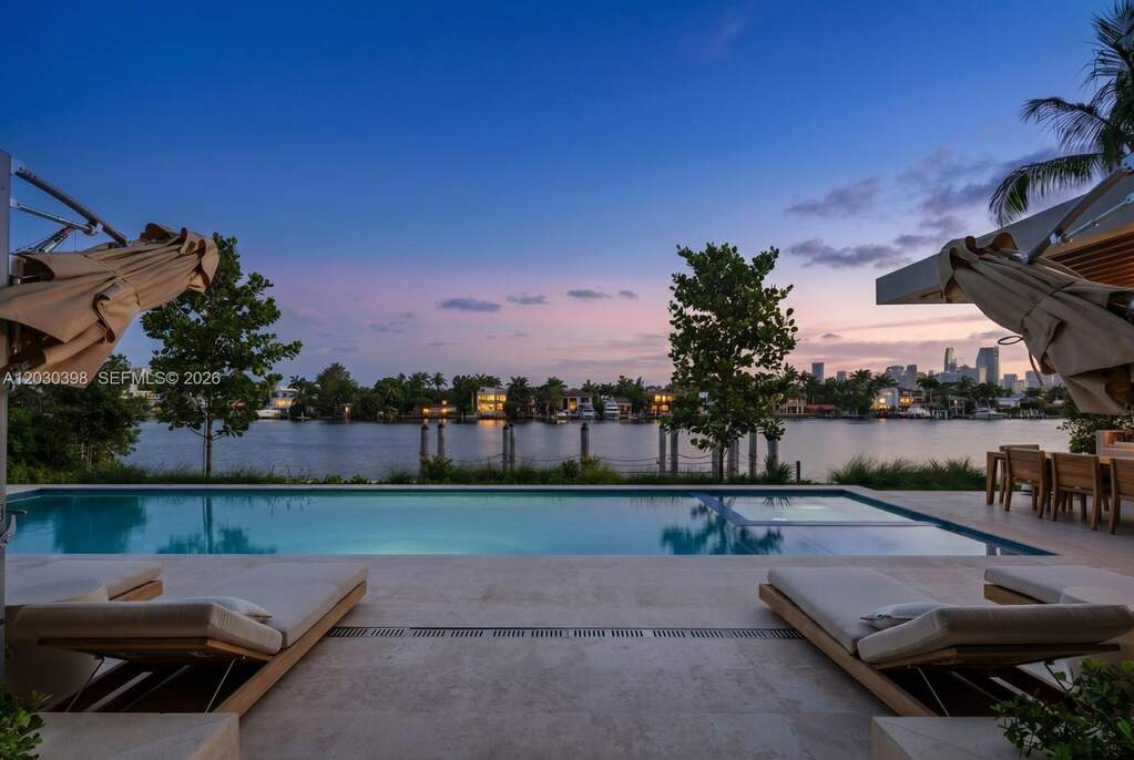 7 Bedroom Single Family Home/House's Image 29