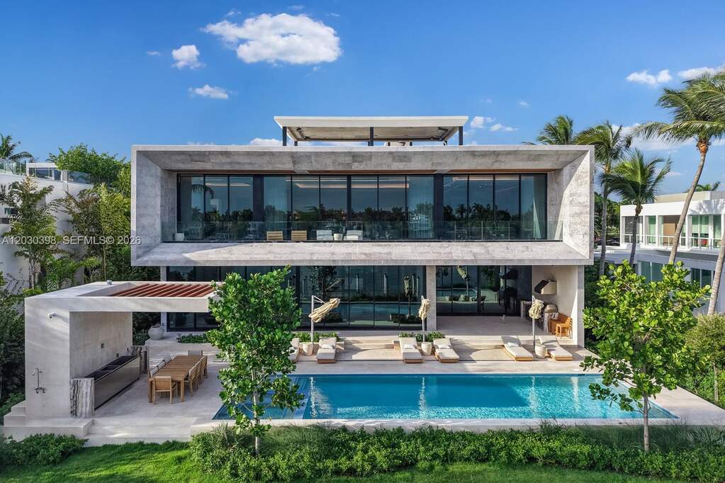 7 Bedroom Single Family Home/House's Image 36