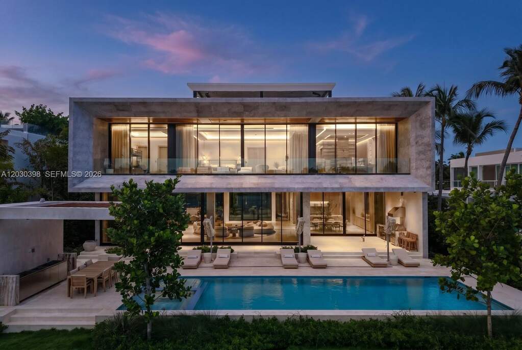 7 Bedroom Single Family Home/House's Image 37
