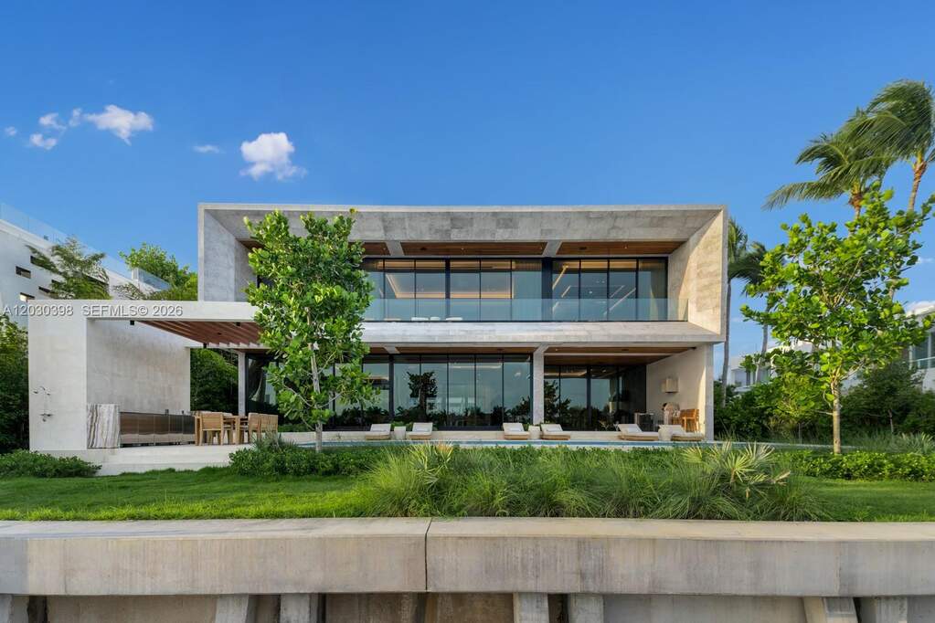 7 Bedroom Single Family Home/House's Image 38