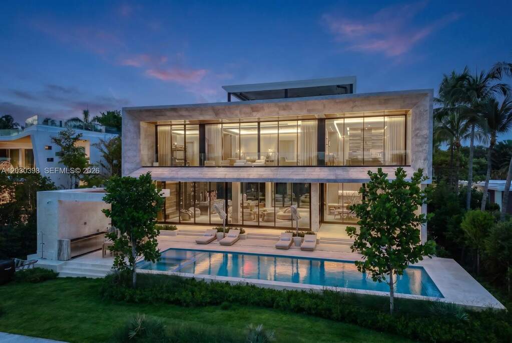 7 Bedroom Single Family Home/House's Image 41