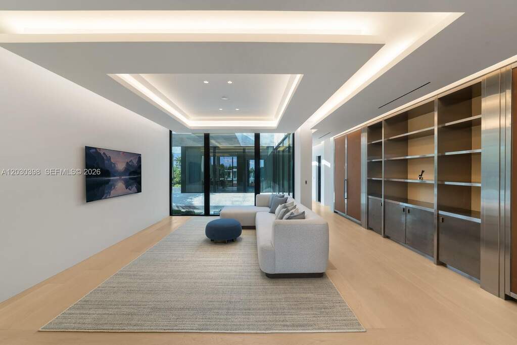 7 Bedroom Single Family Home/House's Image 44