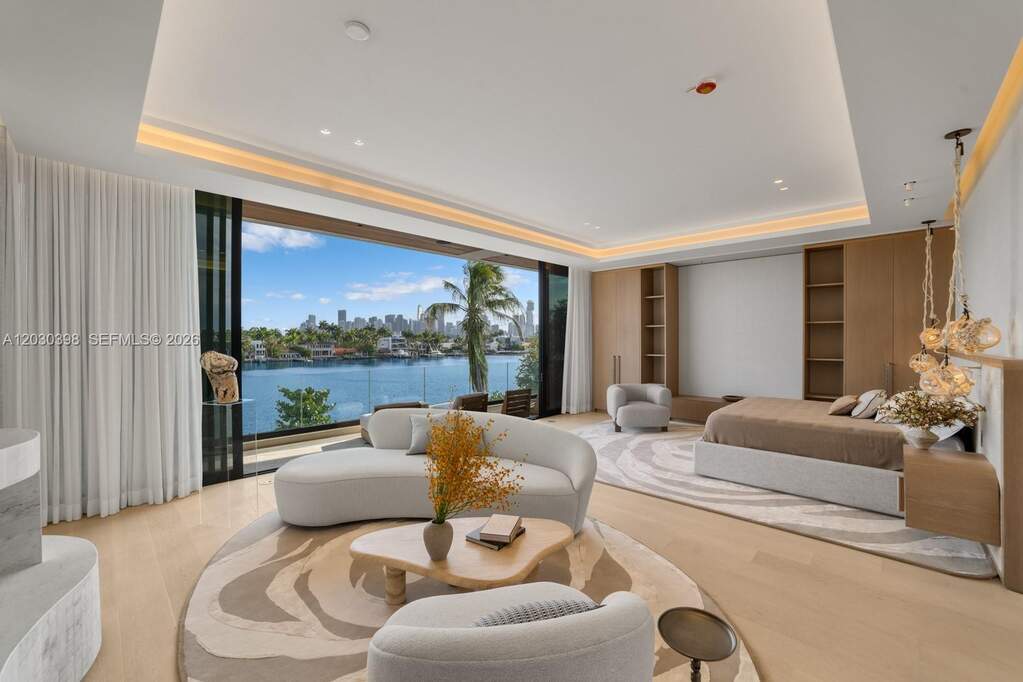 7 Bedroom Single Family Home/House's Image 47
