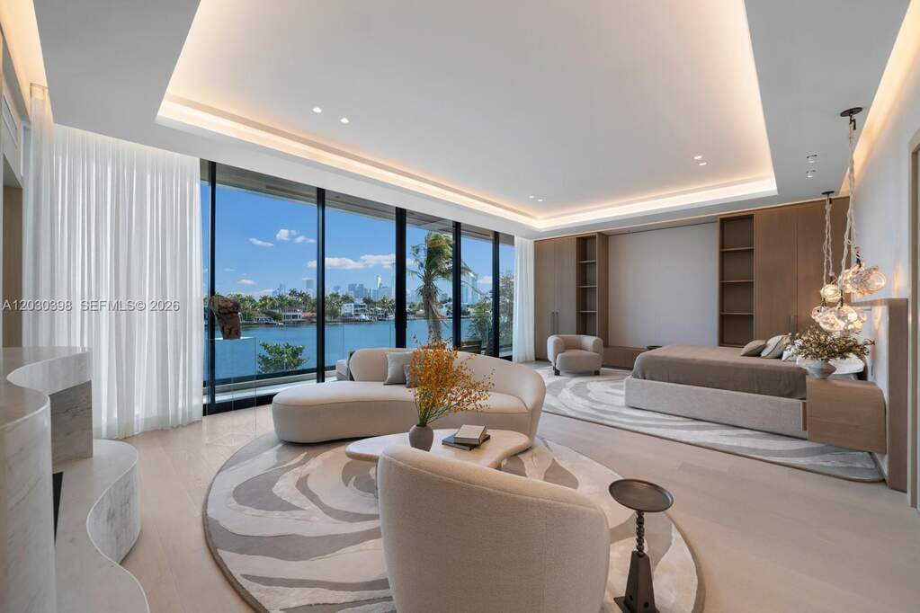 7 Bedroom Single Family Home/House's Image 48