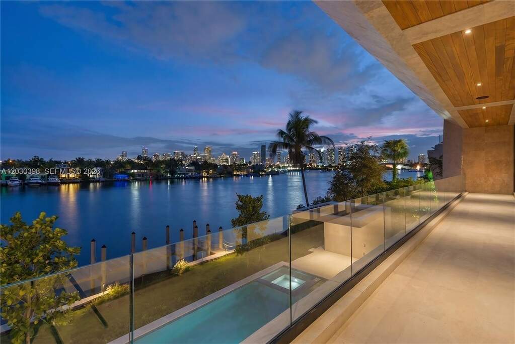 7 Bedroom Single Family Home/House's Image 52