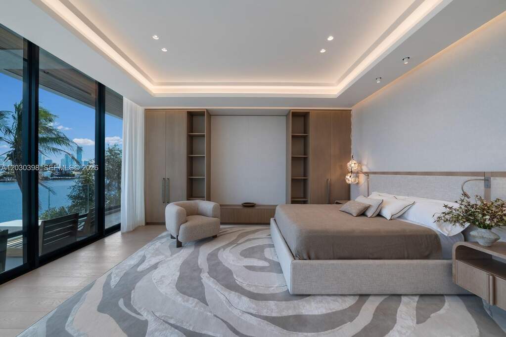 7 Bedroom Single Family Home/House's Image 53