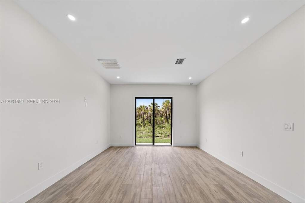 3 Bedroom Single Family Home/House's Image 28