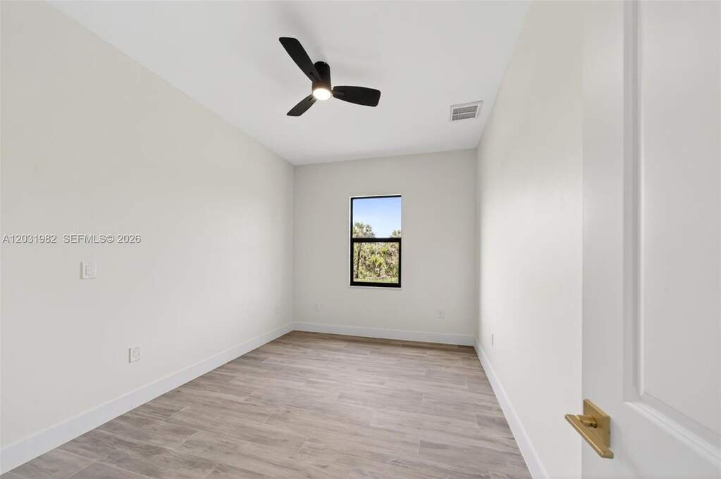 3 Bedroom Single Family Home/House's Image 40