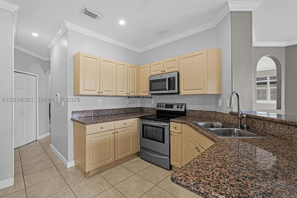 4 Bedroom Single Family Home/House's Image 7
