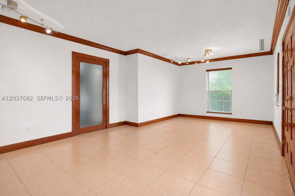 4 Bedroom Single Family Home/House's Image 7
