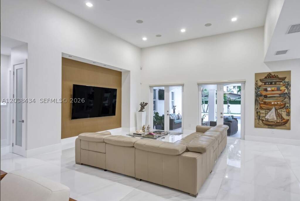 4 Bedroom Single Family Home/House's Image 8