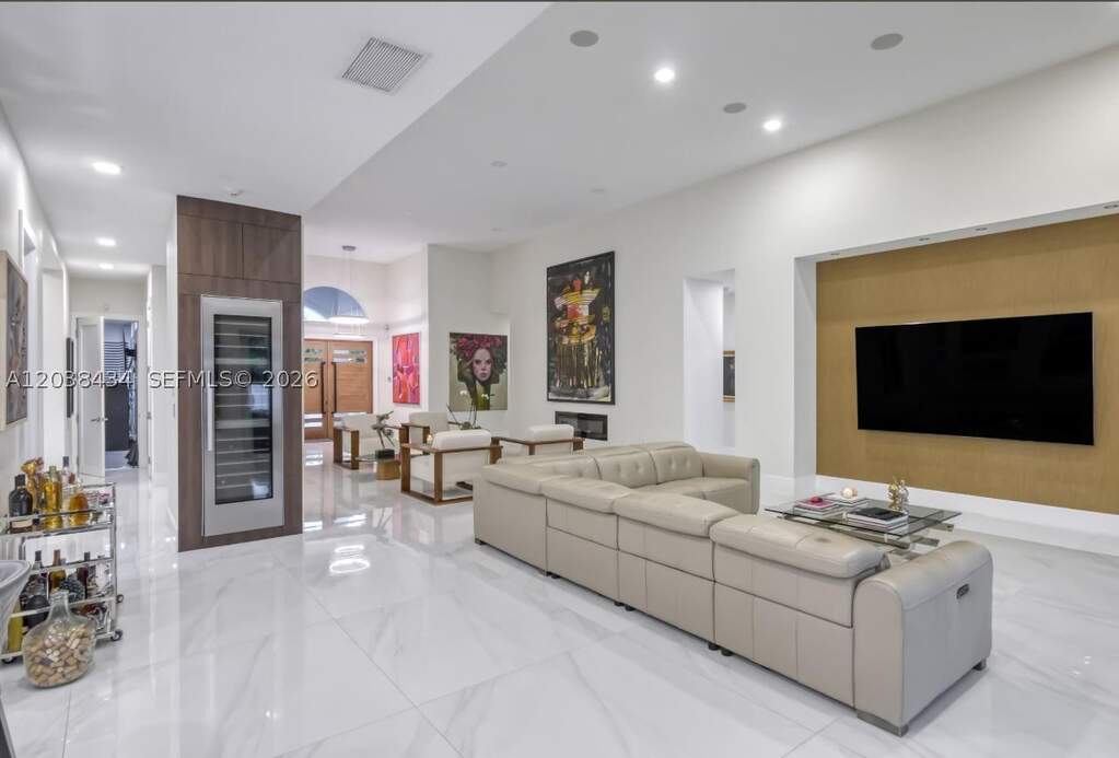 4 Bedroom Single Family Home/House's Image 9