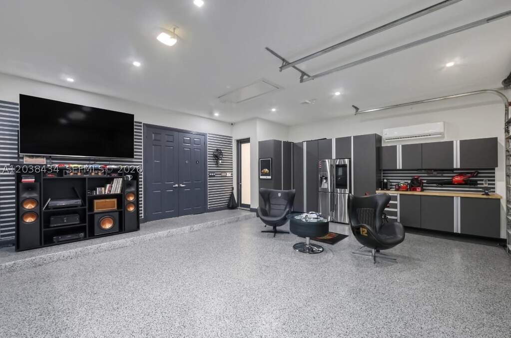 4 Bedroom Single Family Home/House's Image 32