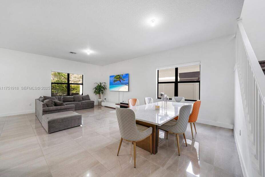 5 Bedroom Single Family Home/House's Image 7