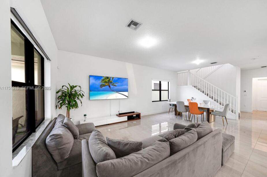 5 Bedroom Single Family Home/House's Image 9
