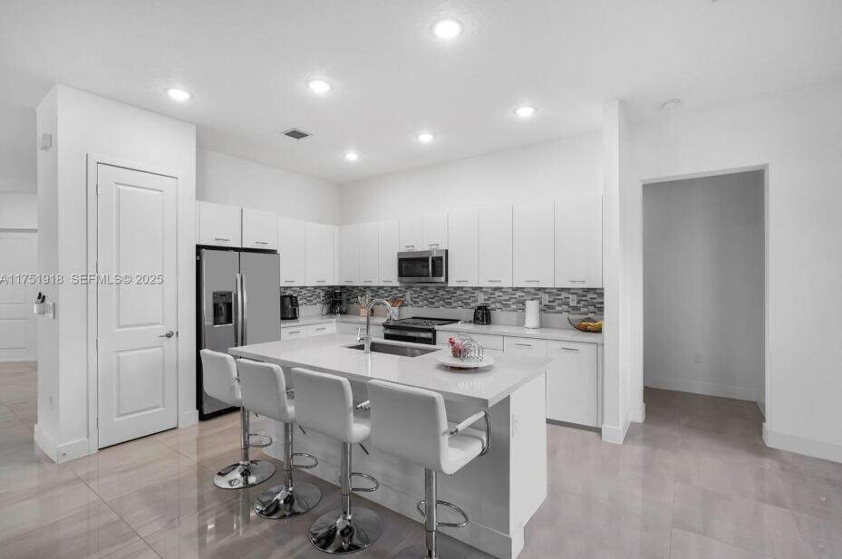5 Bedroom Single Family Home/House's Image 10