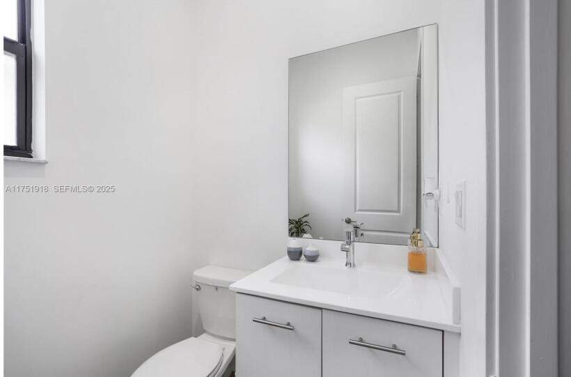 5 Bedroom Single Family Home/House's Image 11