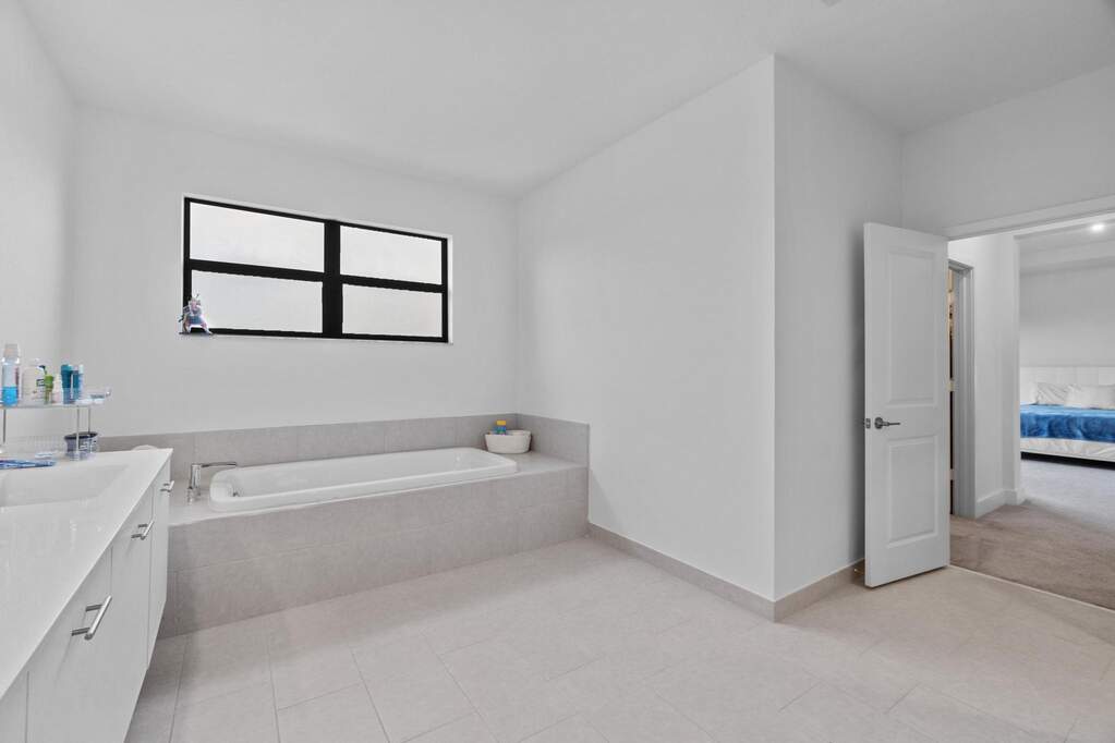 5 Bedroom Single Family Home/House's Image 21