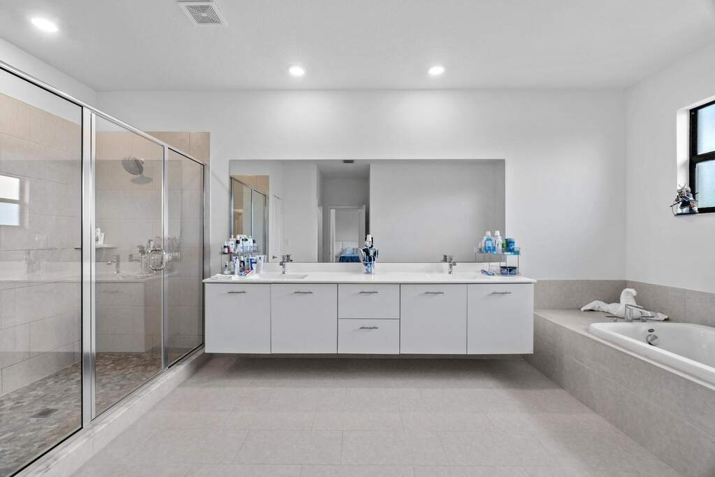 5 Bedroom Single Family Home/House's Image 23