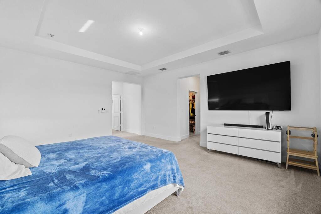 5 Bedroom Single Family Home/House's Image 25