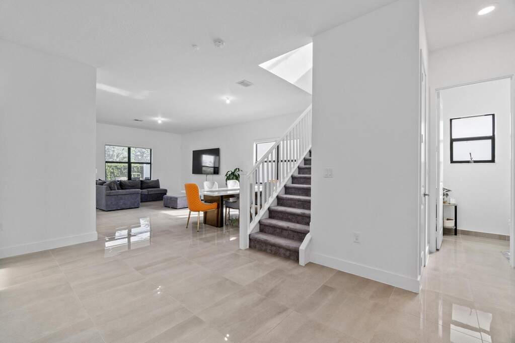 5 Bedroom Single Family Home/House's Image 5