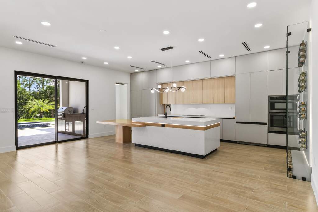 5 Bedroom Single Family Home/House's Image 7