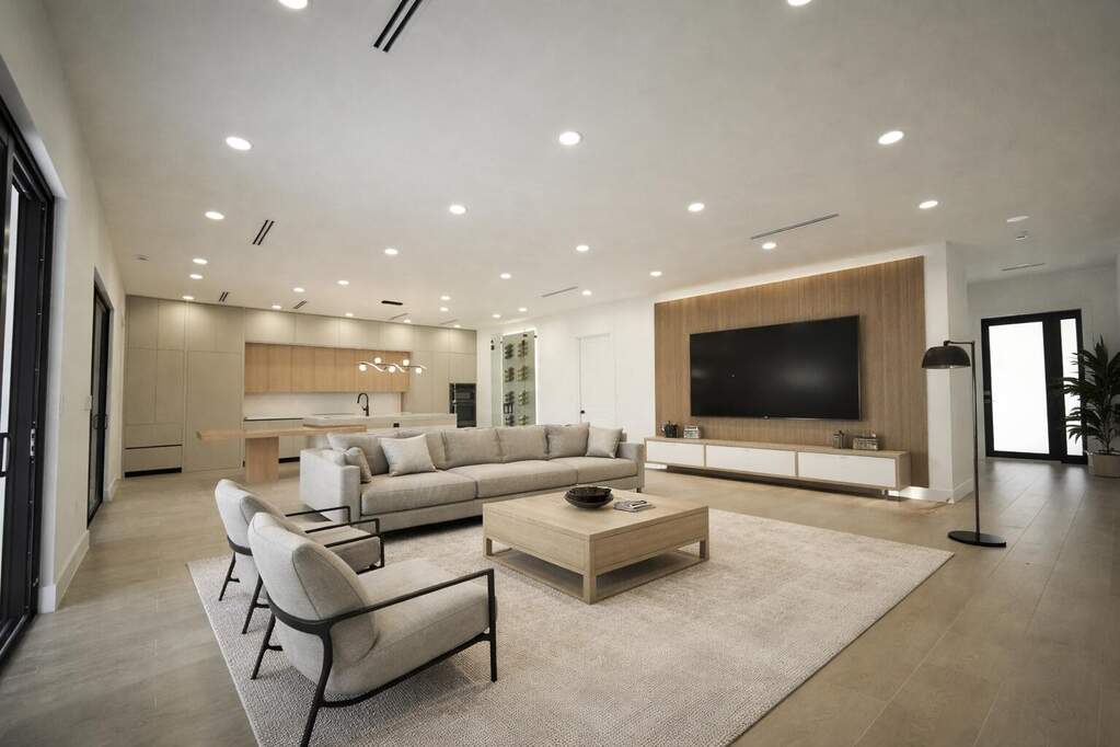 5 Bedroom Single Family Home/House's Image 10