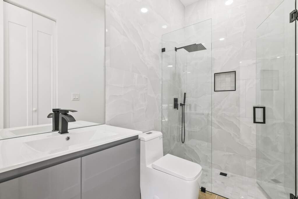 5 Bedroom Single Family Home/House's Image 13