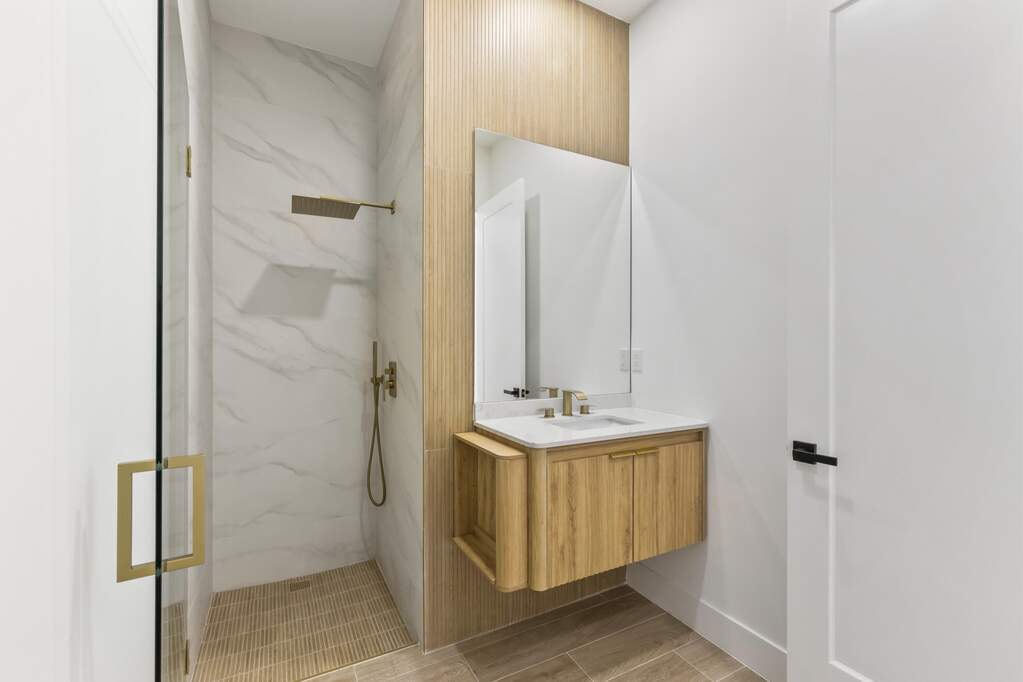 5 Bedroom Single Family Home/House's Image 18