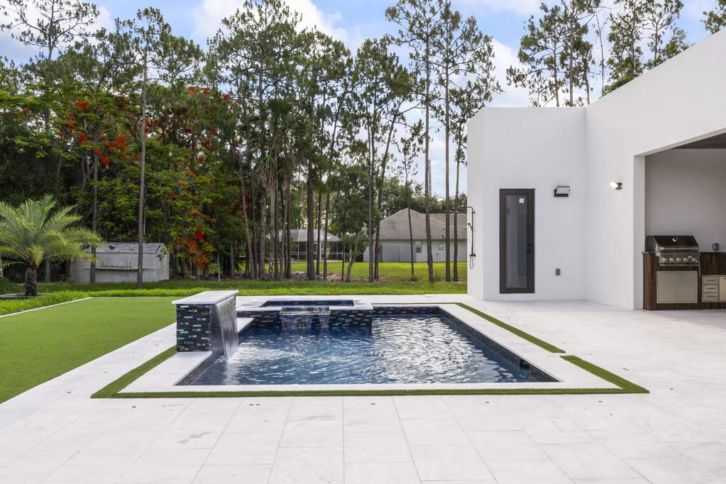 5 Bedroom Single Family Home/House's Image 32