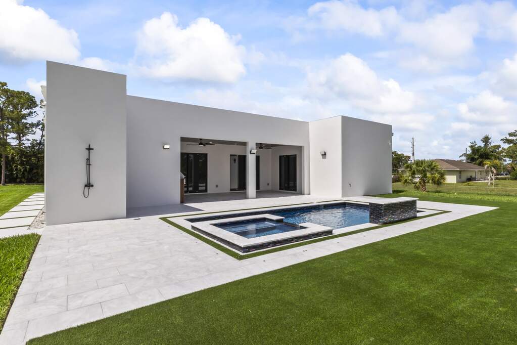 5 Bedroom Single Family Home/House's Image 37