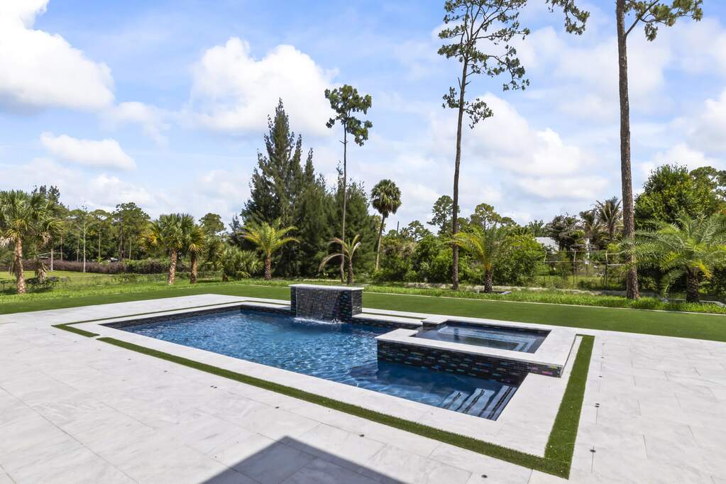 5 Bedroom Single Family Home/House's Image 38