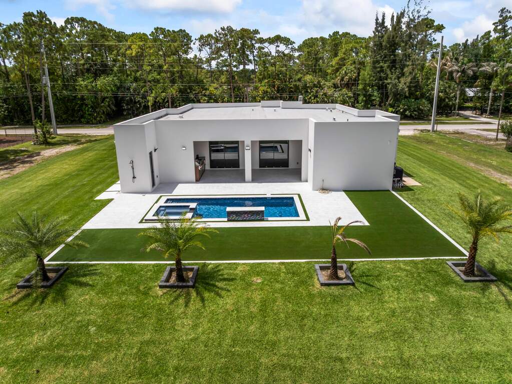 5 Bedroom Single Family Home/House's Image 41