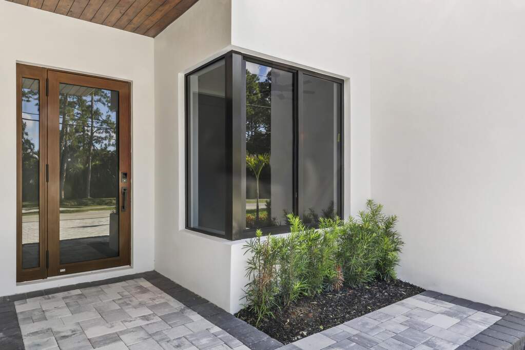 5 Bedroom Single Family Home/House's Image 3