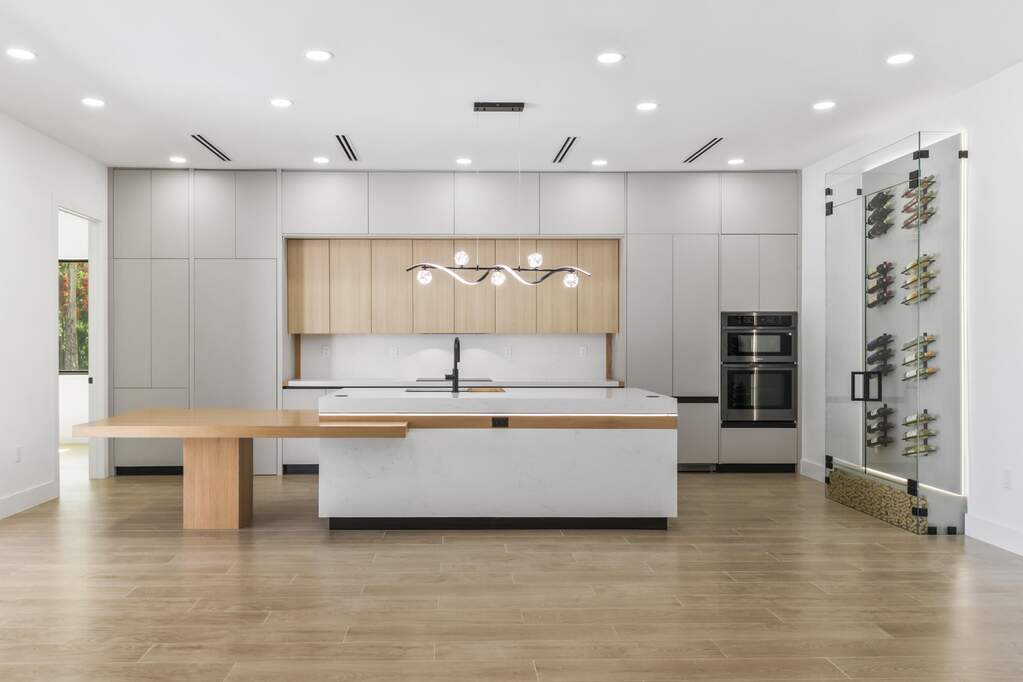 5 Bedroom Single Family Home/House's Image 5
