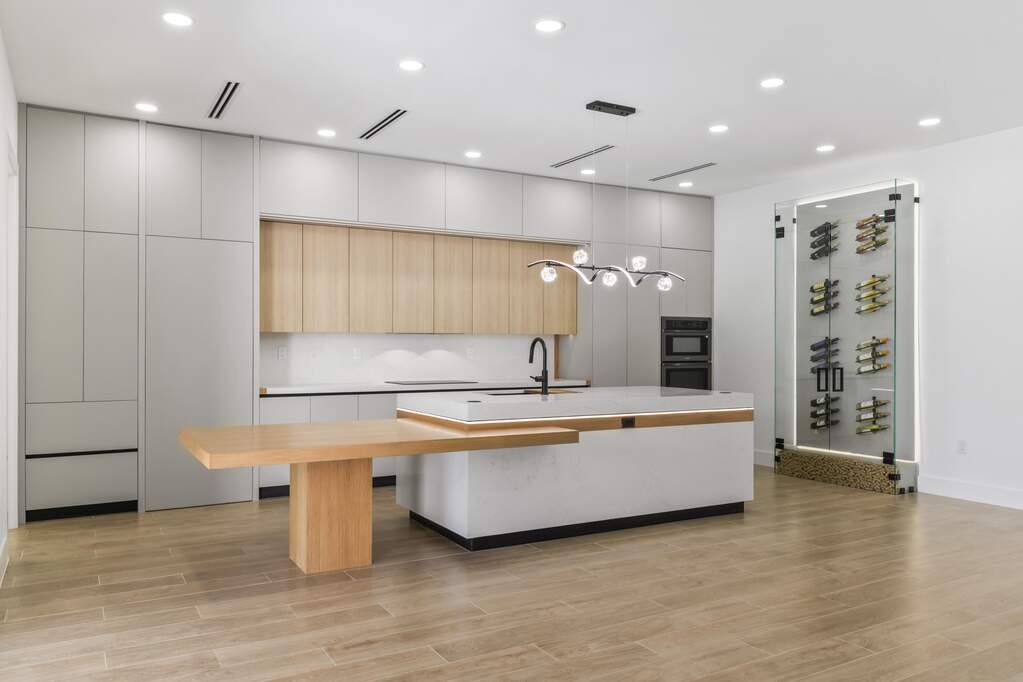 5 Bedroom Single Family Home/House's Image 6