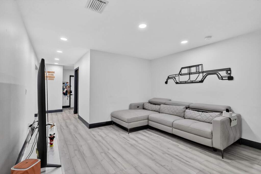 4 Bedroom Single Family Home/House's Image 15