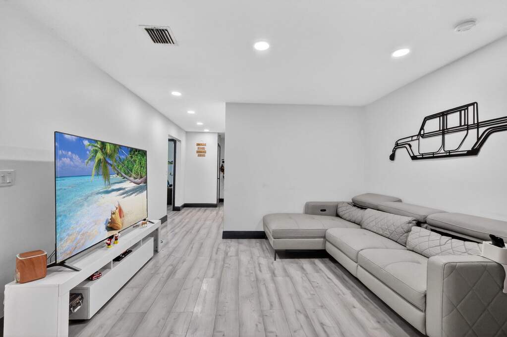 4 Bedroom Single Family Home/House's Image 16
