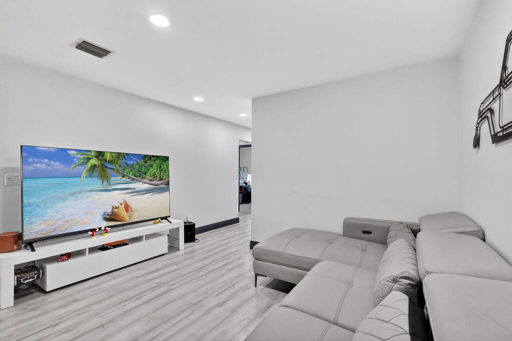 4 Bedroom Single Family Home/House's Image 17