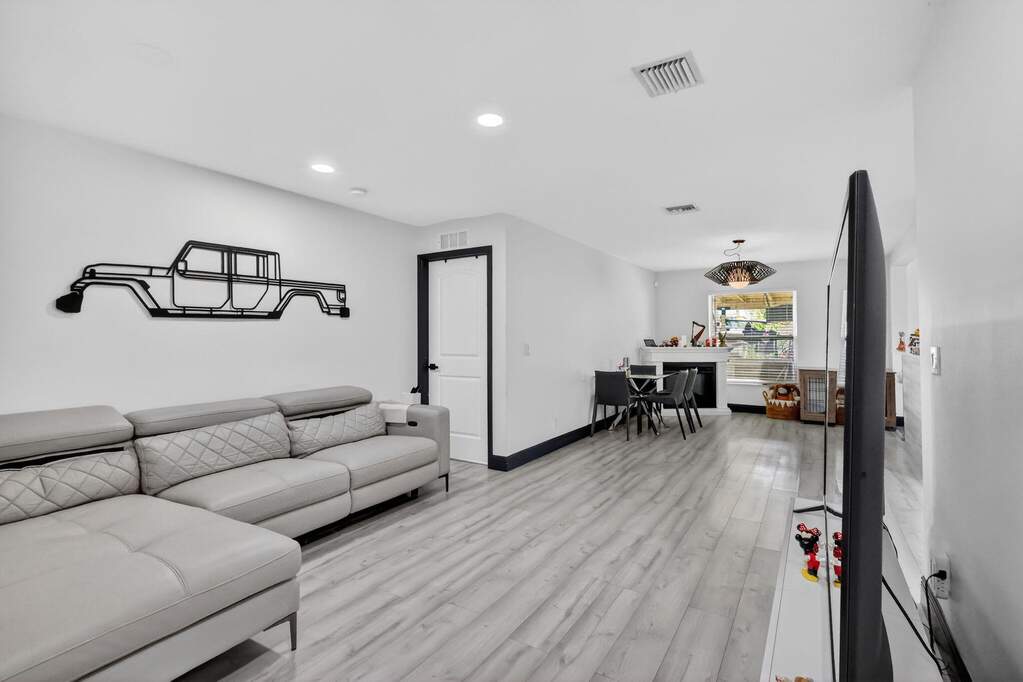 4 Bedroom Single Family Home/House's Image 18