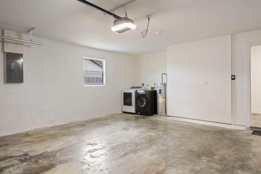 3 Bedroom Single Family Home/House's Image 32