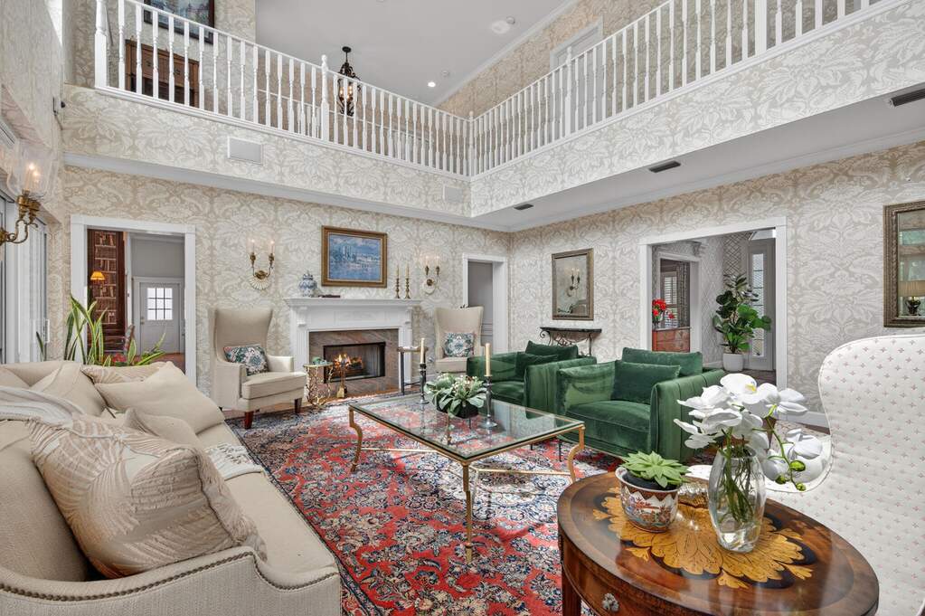 6 Bedroom Single Family Home/House's Image 7