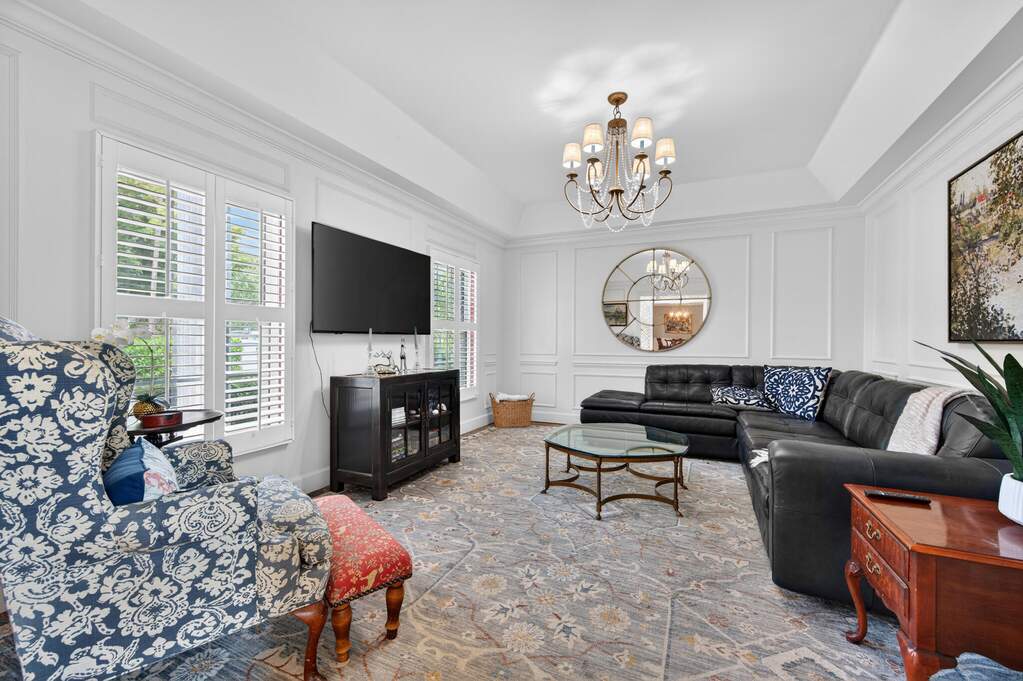 6 Bedroom Single Family Home/House's Image 10
