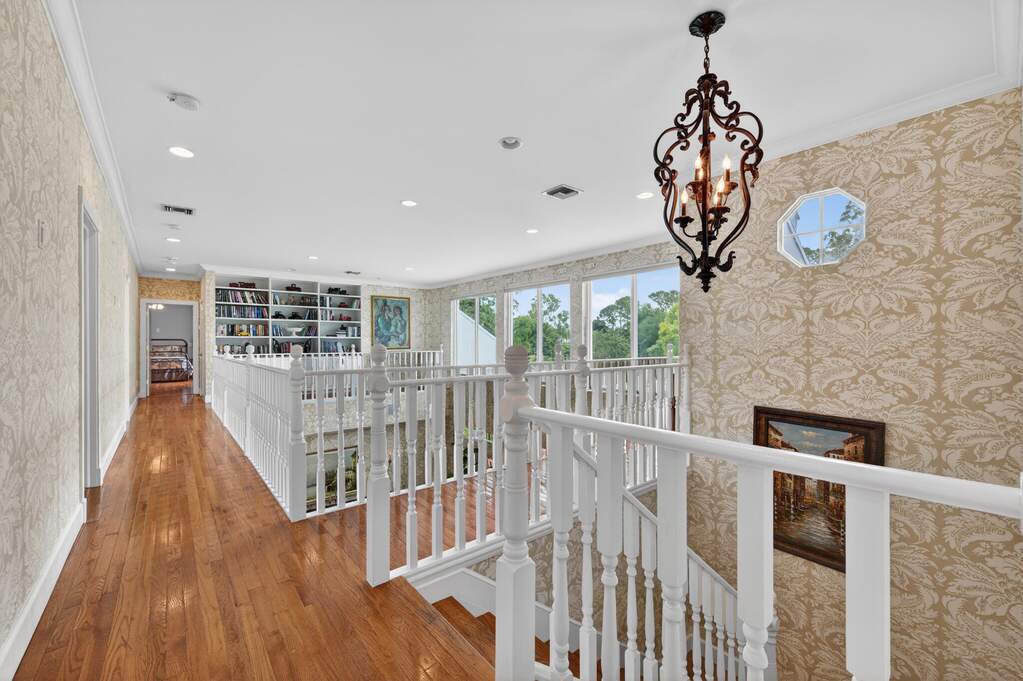 6 Bedroom Single Family Home/House's Image 22