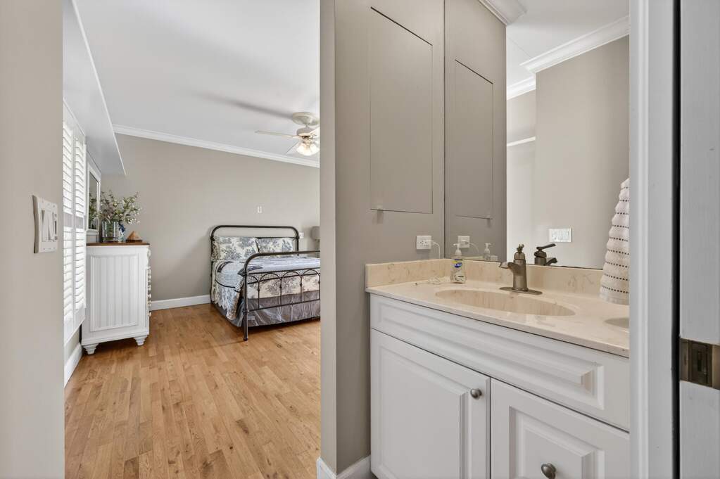 6 Bedroom Single Family Home/House's Image 26
