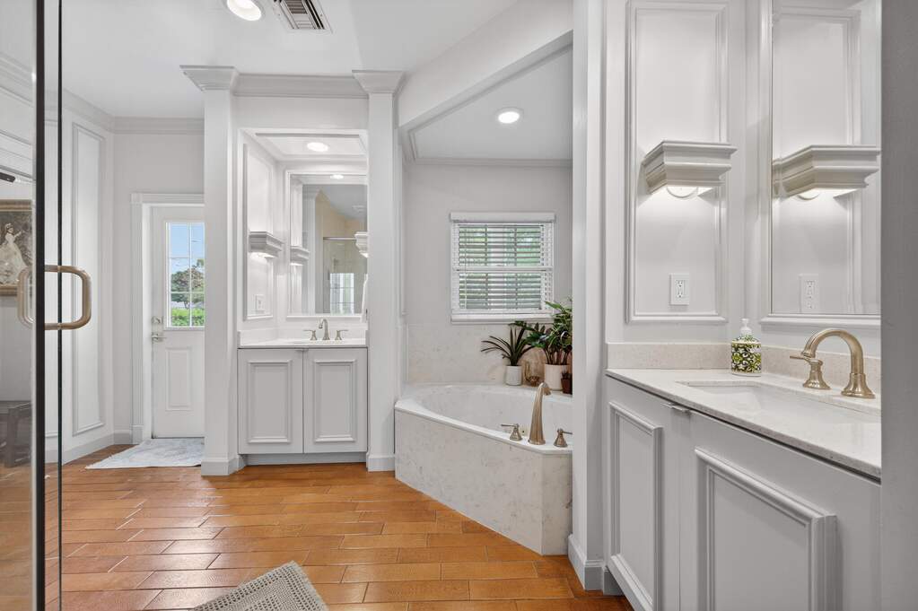 6 Bedroom Single Family Home/House's Image 37