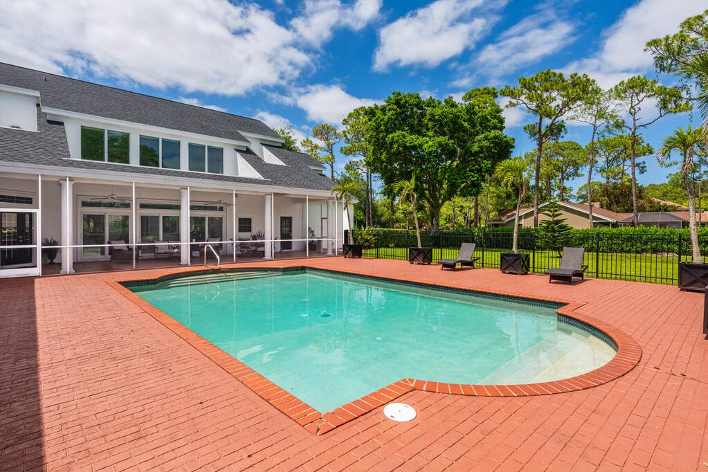 6 Bedroom Single Family Home/House's Image 43