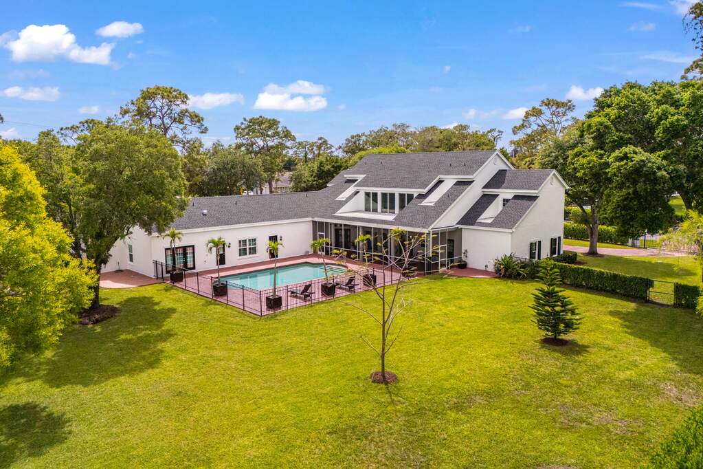 6 Bedroom Single Family Home/House's Image 44
