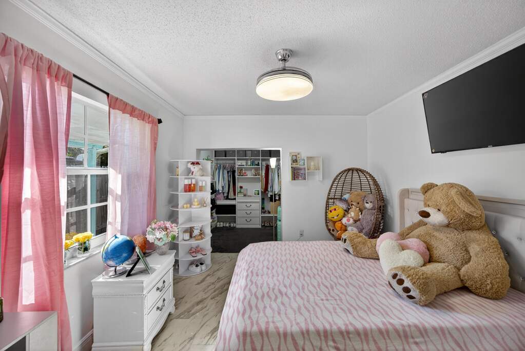 3 Bedroom Single Family Home/House's Image 8