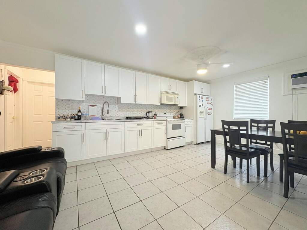 4 Bedroom Single Family Home/House's Image 7